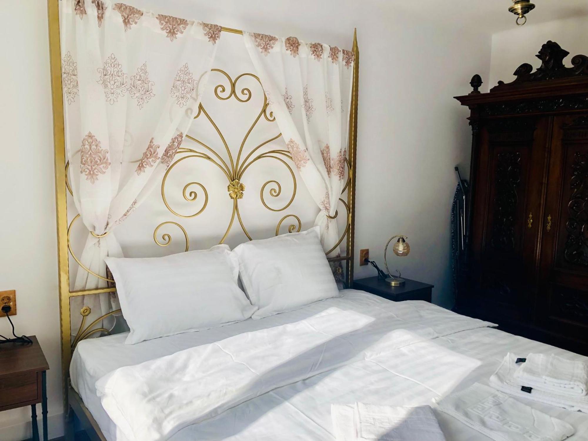 Joy Sadoveanu 1&2 Apartment