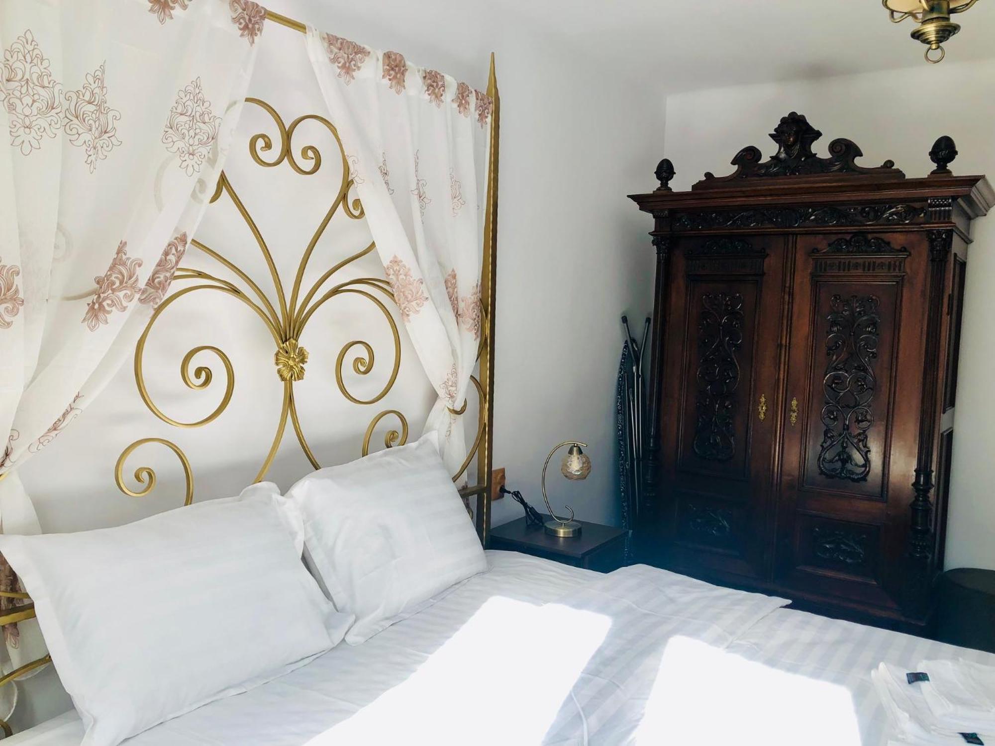 Joy Sadoveanu 1&2 Apartment
